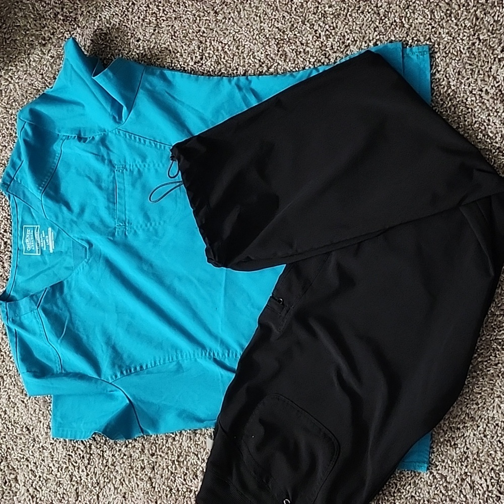Cherokee Scrub Set